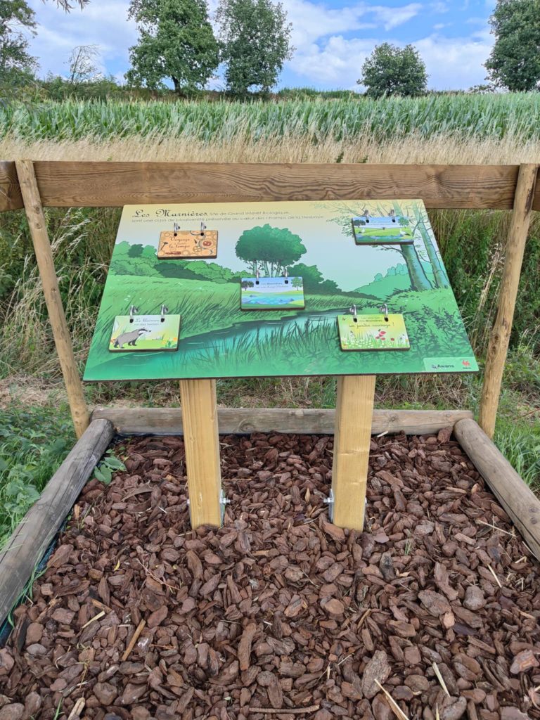 https://www.contactnature.be/project/pupitre-avec-plaquettes/